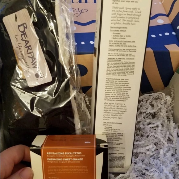 FabFitFun bundle - Picture 4 of 4